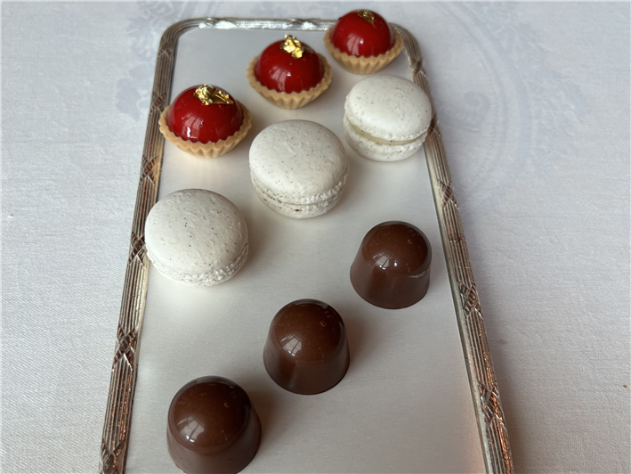 petit four tray